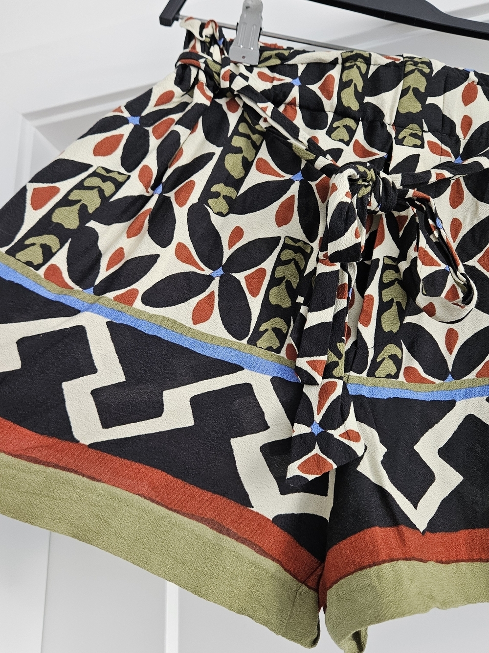 Zara Printed Paperbag Waist Bermuda Shorts in Tropical Print - Picture 3 of 6